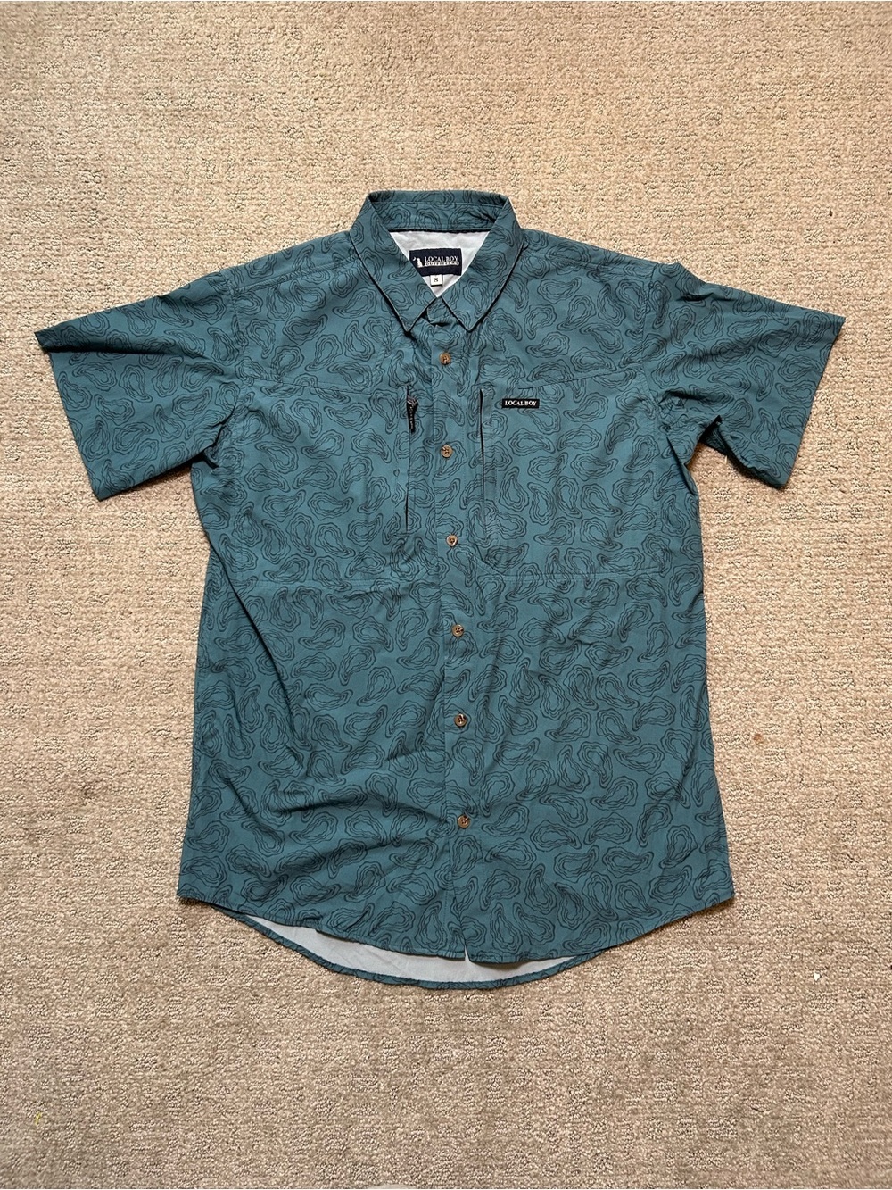 Local Boy Outfitters Men’s Small Blue & Grey Oyster AOP Stretch Button Up Polo